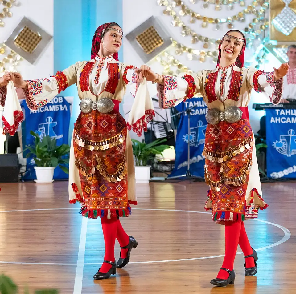 Гинка – български народни танци